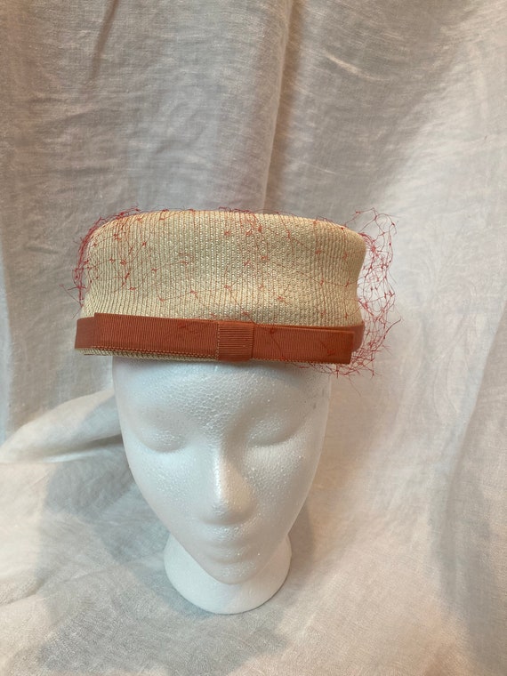 Vintage Coral and White Womans Pill Box Hat with … - image 1