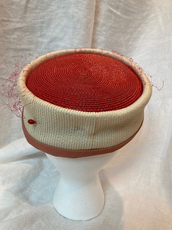 Vintage Coral and White Womans Pill Box Hat with … - image 3