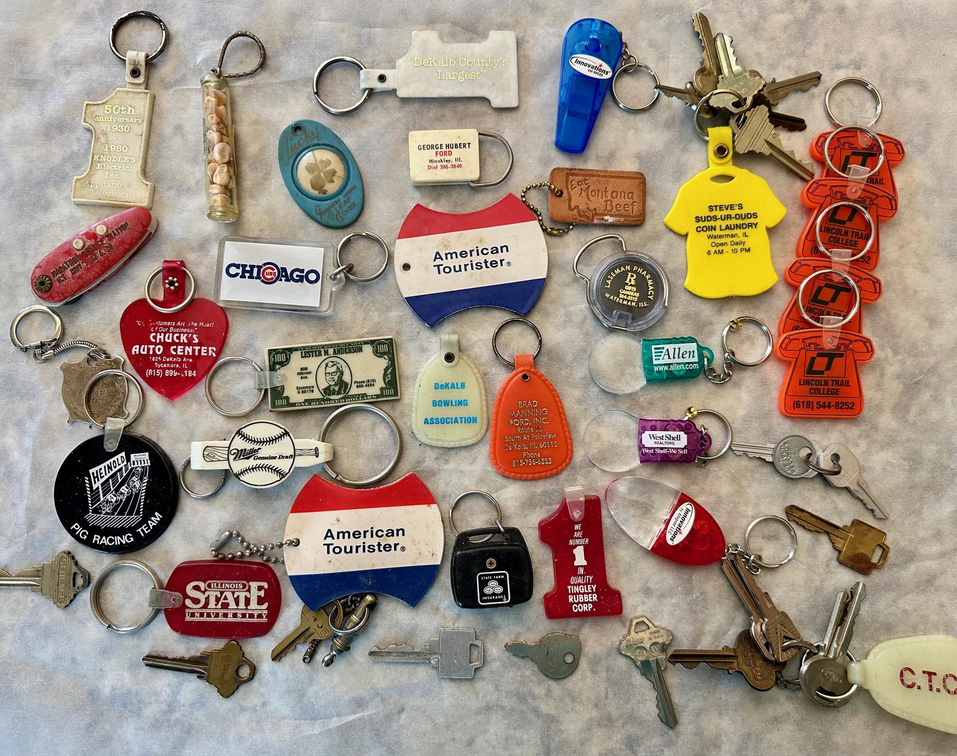 AMERICAN KEY-HOLDERS／USA VINTAGE Lot of 24 Vintage Advertising Key Chains and Two American