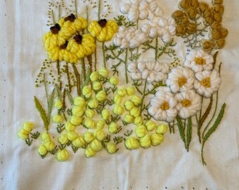 Vintage Erica Wilson Hiawatha No 7053 Puff Flower Crewel, Suitable for Framing or Make into Pillow, Never Used