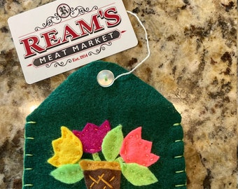 Handmade Felt Floral Gift Card Holder: Embroidered Decor