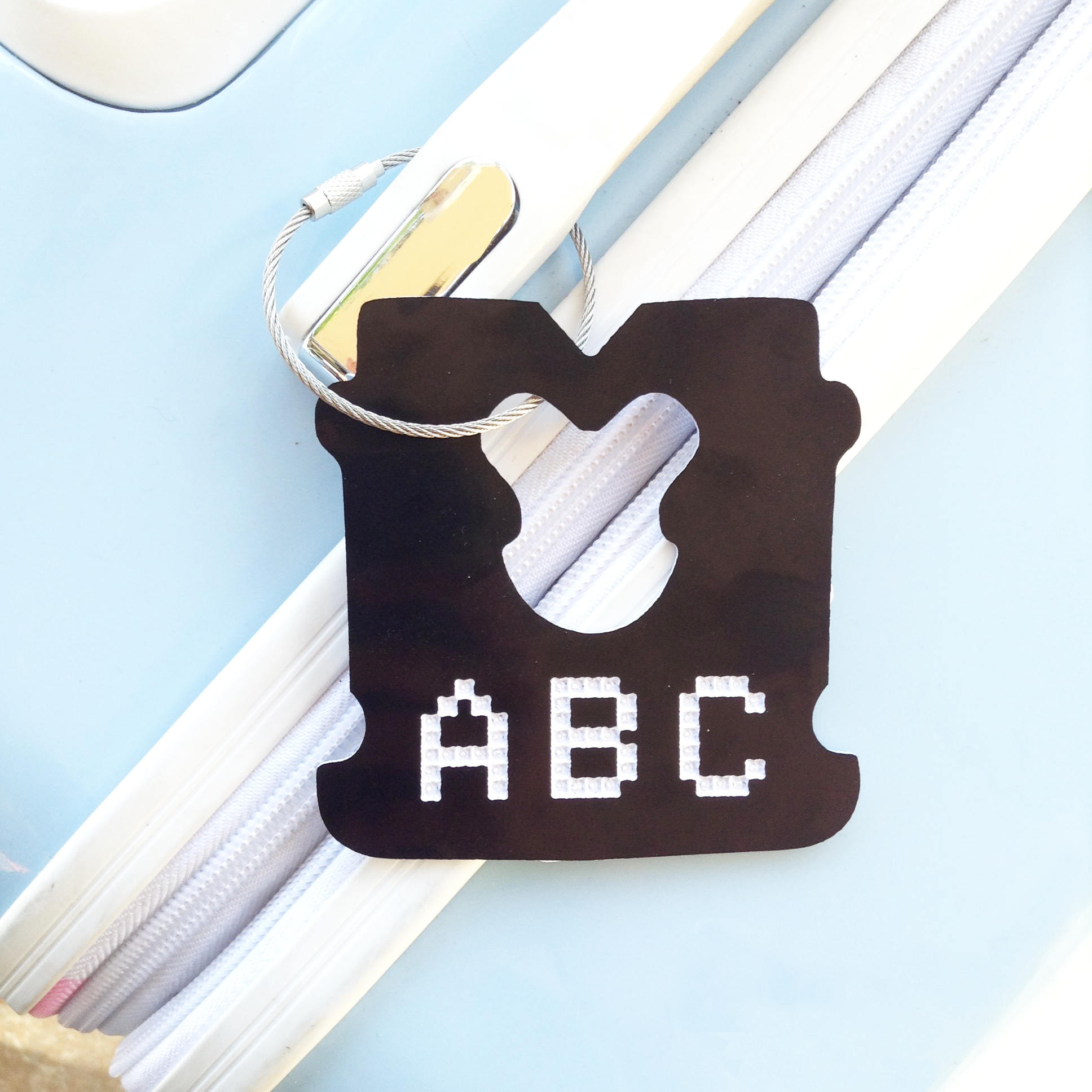 Put A Bread Clip In Your Wallet When Traveling 54