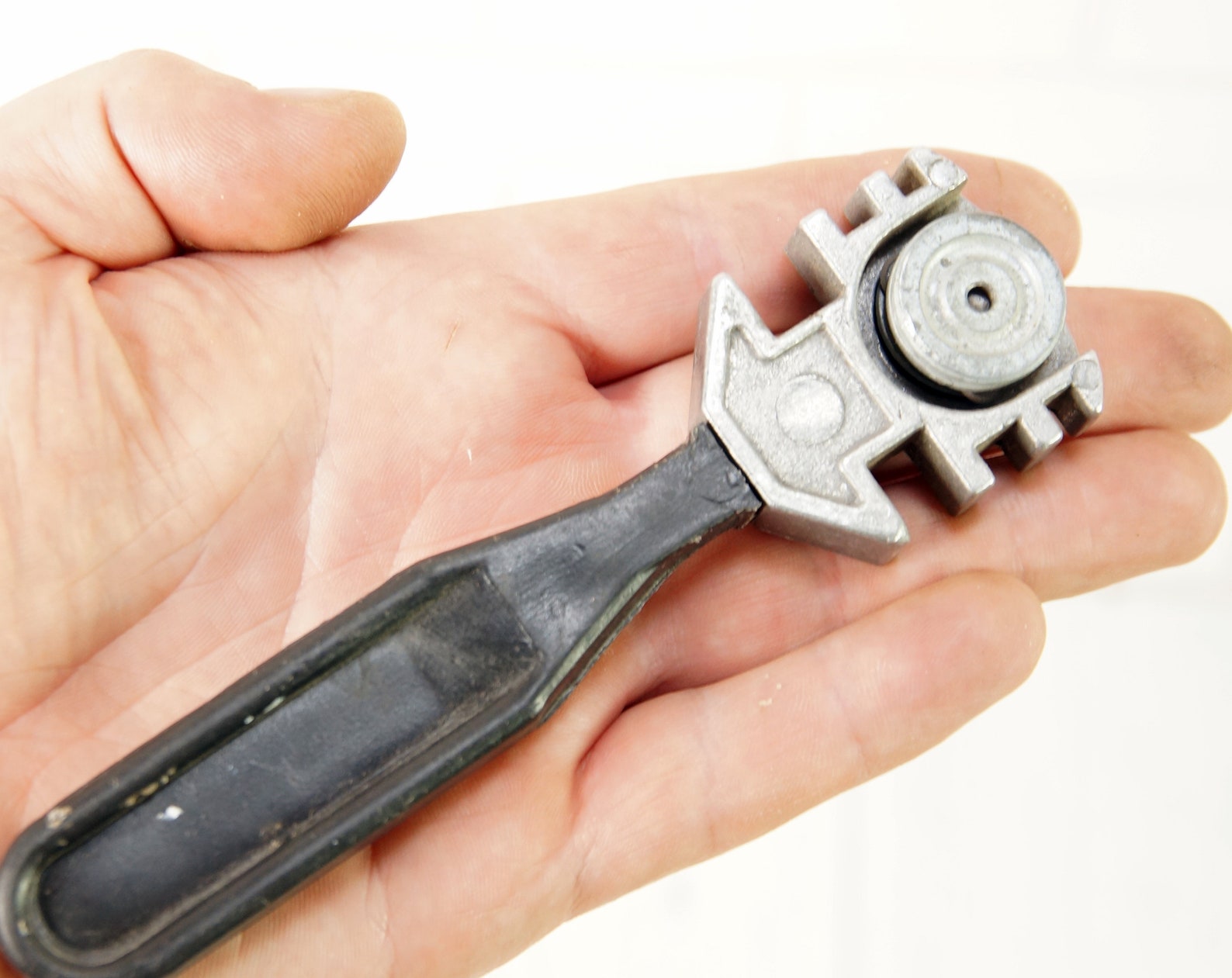 Vintage glass cutter. retro glass cutter with plastic handle. Etsy