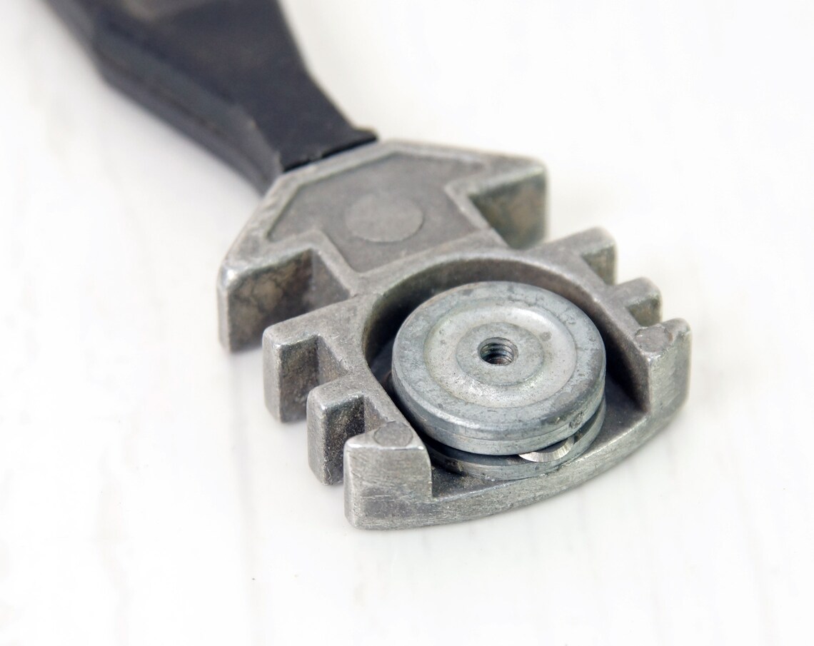 Vintage glass cutter. retro glass cutter with plastic handle. Etsy