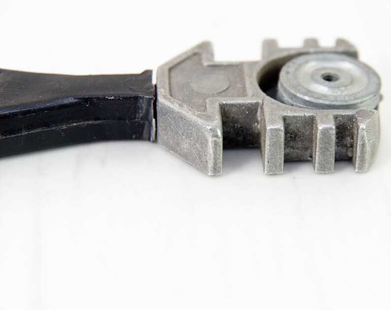 Vintage glass cutter. retro glass cutter with plastic handle. Etsy