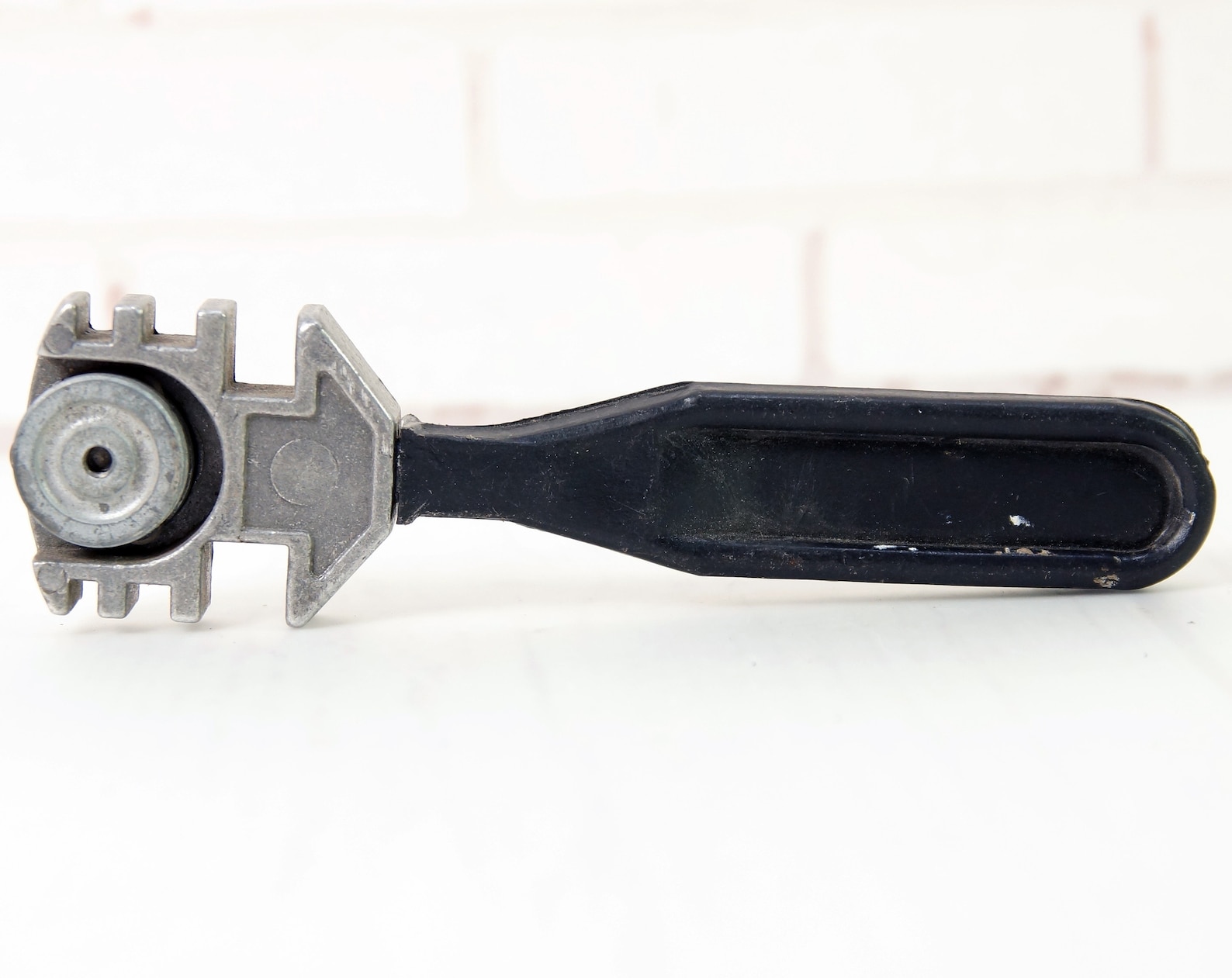 Vintage glass cutter. retro glass cutter with plastic handle. Etsy