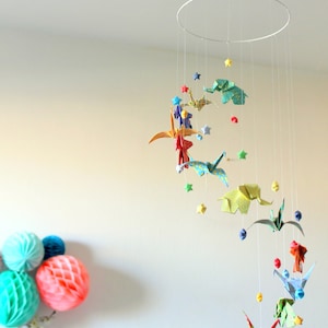 Mobile origami per neonati con elefanti, gru e stelle, multicolore, pop acid o pastello, unisex, decorazione per la cameretta dei bambini.