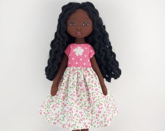 Petite poupée de chiffon noire 14", poupée douce, poupée textile, poupée de chiffon