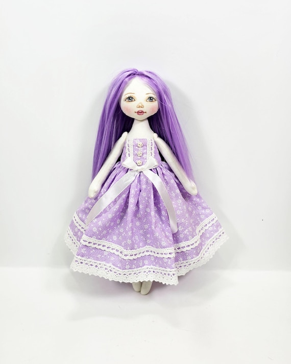 Pequeña muñeca de tela Princesa con cabello morado México - Main Image
