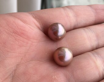 Coppia di perle nucleate in acqua dolce viola in bronzo naturale, MBR009