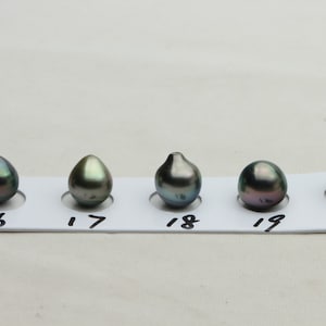 Natural Peacock Green Tahitian Pearl, Large Baroque Tahitian Pearl no hole, 11-12mm Teardrop Sea Water Pearl. South Sea Pearl