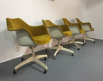 Eero Saarinen for Knoll swivel arm chair, 2 available