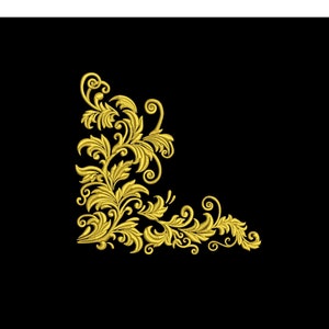 Op de afbeelding: Een gouden bloemmotief in de hoek met ingewikkelde details. Het ontwerp bevat een verscheidenheid aan bladeren en spiralen, wat een delicate en elegante uitstraling creëert.