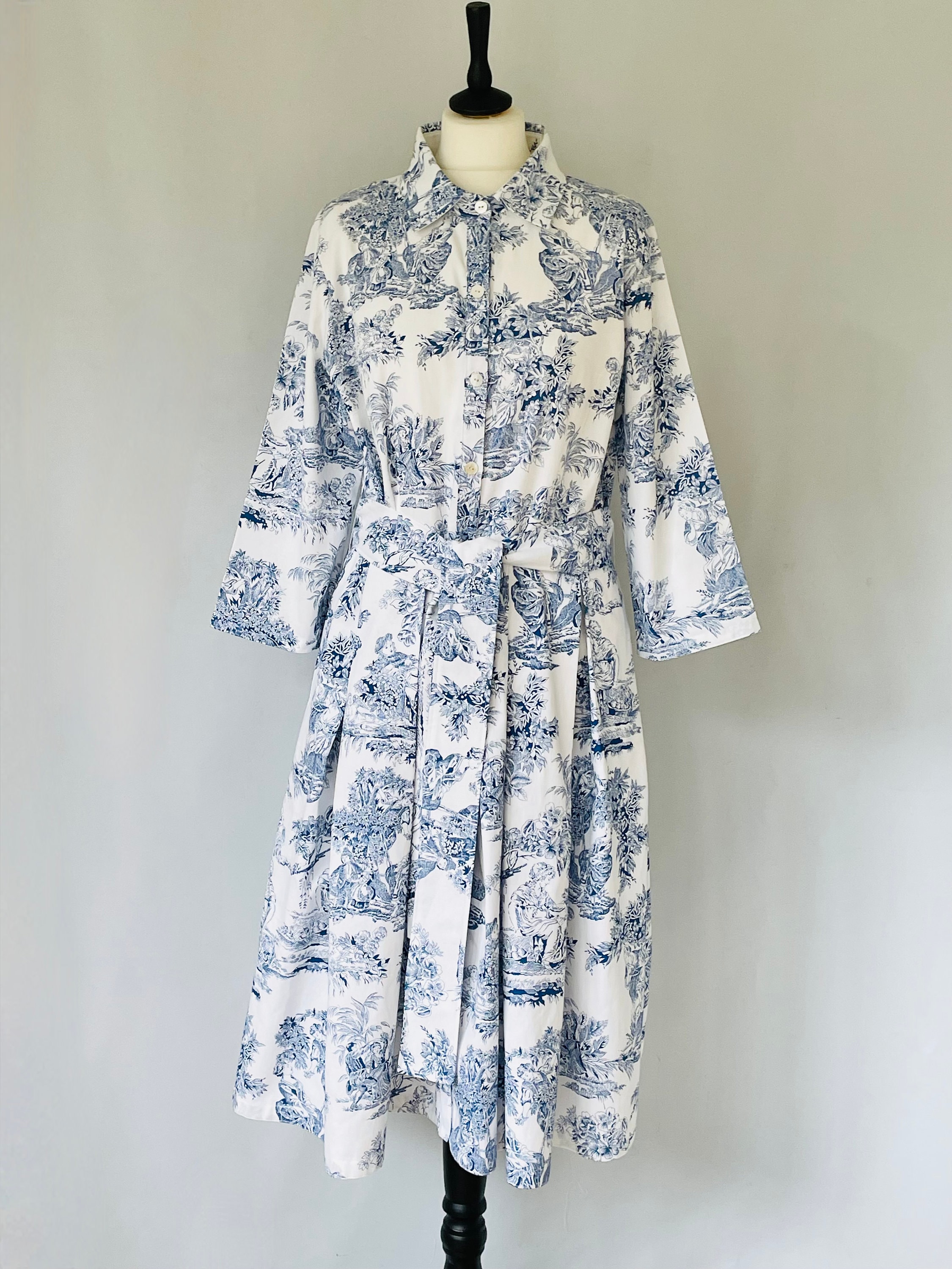 Silky Toile de Jouy Print Short-Sleeved Blouse