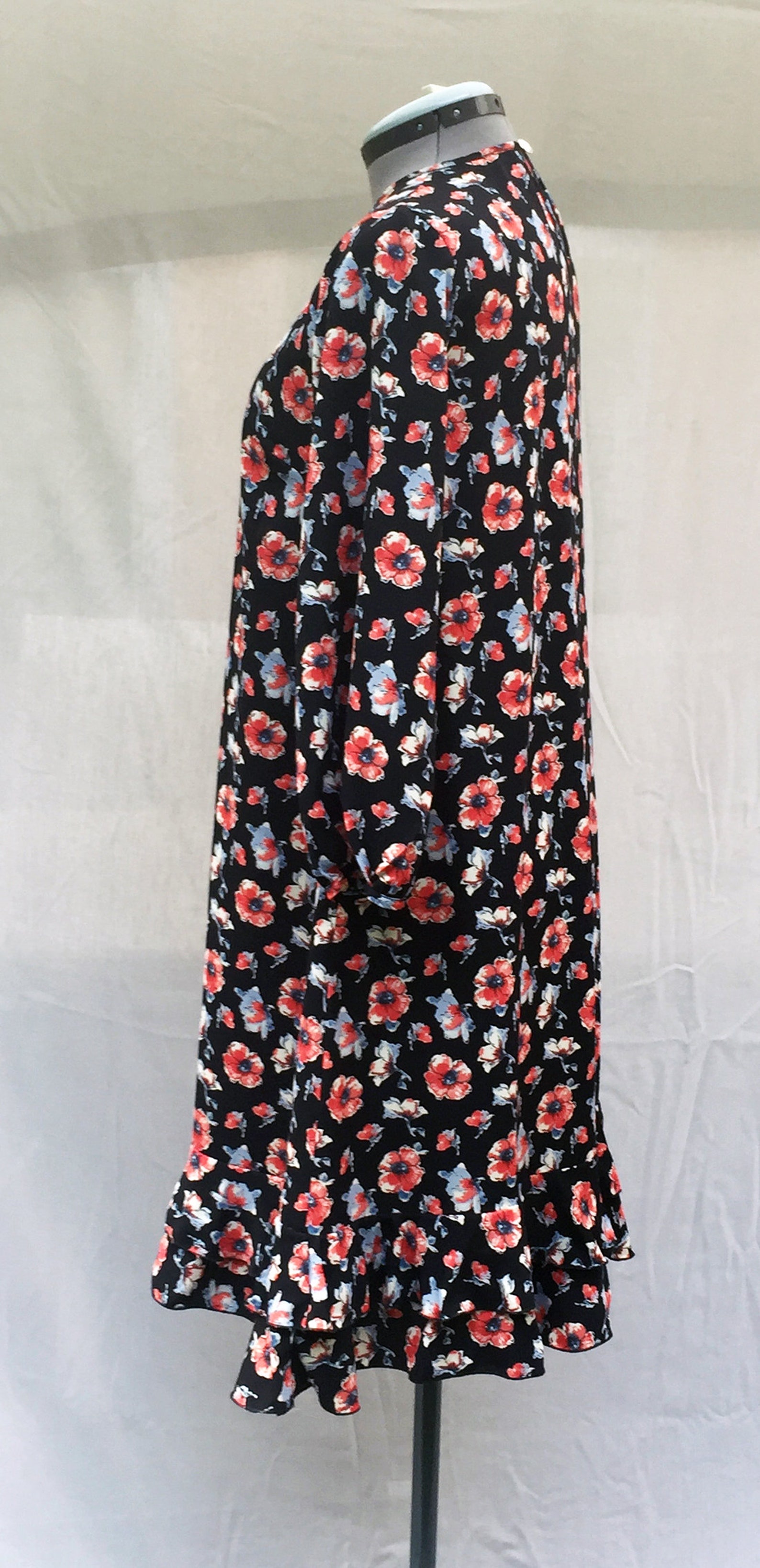 Black and Red Floral Dress balck and Red Flowers Dress Hand - Etsy Sweden