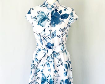 Vestido camisero azul con flores