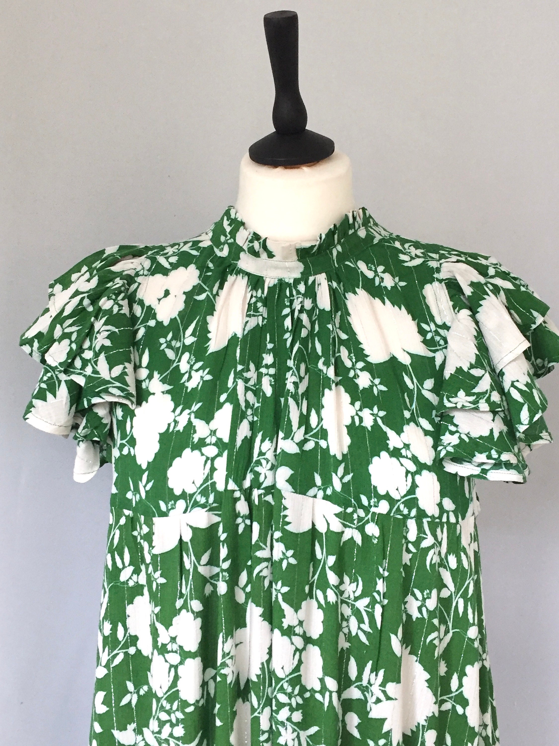 Robe verte fleurs blanches new arrivals