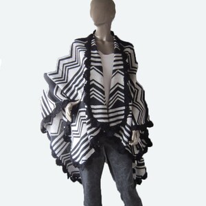 Chevron Poncho, Aztec Poncho, Outerwear Coat, Women Clothing, Ethnic Poncho , black and white poncho image 3