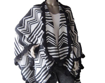 Chevron Poncho, Aztec Poncho, Outerwear Coat, Women Clothing, Ethnic Poncho , black and white poncho