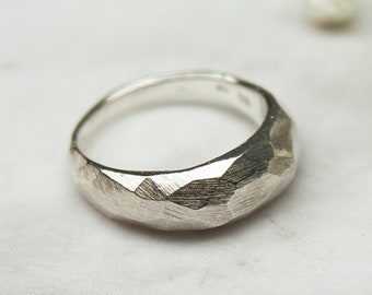 Silber Dezenter Facettierter Ring, Nuss Ring, Facettierter Ring, Industrieller Schmuck, handgefertigt, SAVVY Schmuck