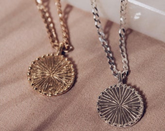 Collier pendentif solaire plaqué or 24K pour femmes, charme celestial sunburst, pendentif solaire délicat, collier de roue solaire, cadeaux pour petite amie