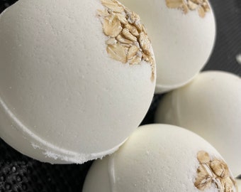 Oat Milk & Honey Bath Bomb