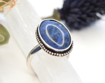 Dunkel-Marine-Blau Sodalith Sterling Silber Oval Statement Ring mit Perlen Detail