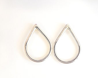 Orecchini a bottone in argento sterling a forma di goccia aperta