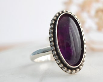 Anillo de amatista en plata de ley - Anillo ovalado personalizado con piedra preciosa genuina de color morado oscuro