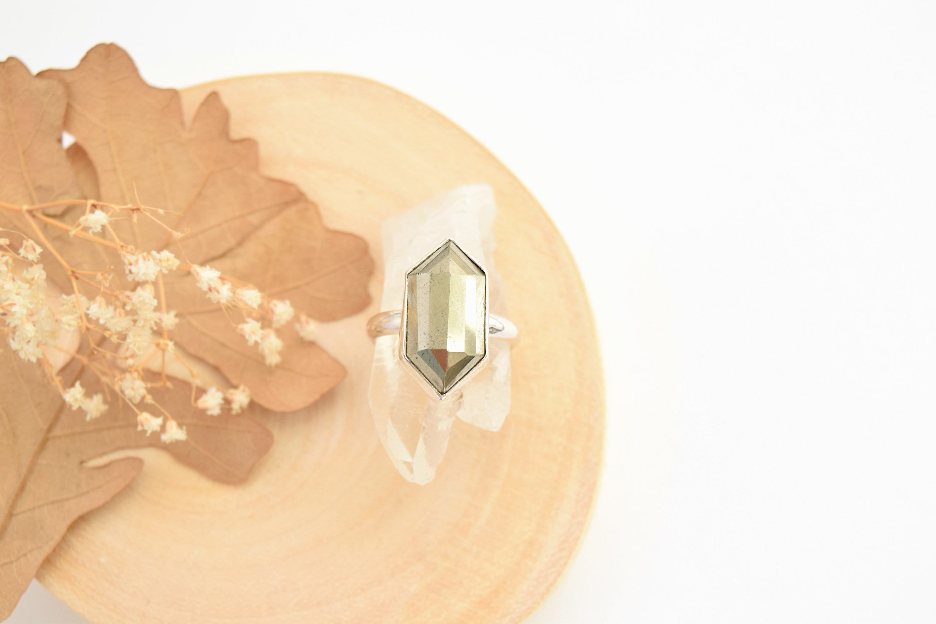 Anillo hexagonal de plata de ley con pirita dorada - Hecho a mano en Canadá