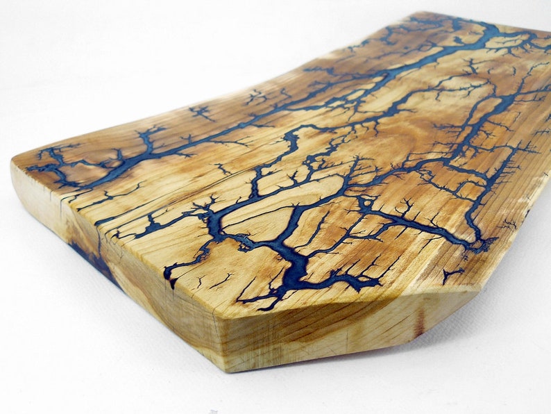 Leuchtende Blaue Lichtenberg Figuren Wilde Kirsche Holz Etsy