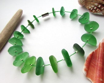Grünes Meer Glas Armband, Seaglass Schmuck, Meerjungfrau Armband, magnetische Strand Armband, natürliche Meer Glas Schmuck, echtes Meer Glaskunst