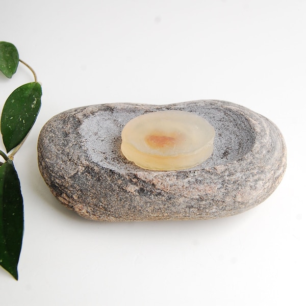 Stone Soap Dish, Pebble Soap Tray, Stone Bathroom Decor, Natural Stone Bowl, Pebble Art, Beach House Design Object, Coastal Bathroom Decor