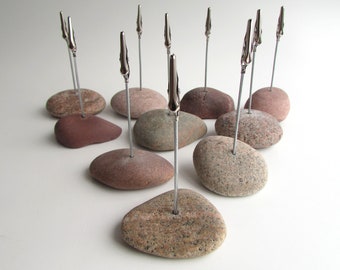 Coastal Wedding Place Card Holders, Set of 10 Wedding Name Card Stands, Wedding Table Decor, Natural Pebble Art, Coastal Photo Clip Stand
