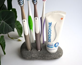Portacepillos y pasta de dientes de piedra, soporte de cepillos de dientes de piedra, decoración de baño costera, almacenamiento de baño, arte con guijarros, baño de diseño orgánico