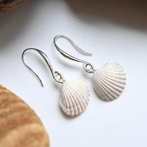 Boucles d'oreilles en coquillage naturel, Boucles d'oreilles sirène, Boucle d'oreille hypoallergénique en coquillage blanc en coquillage naturel, Cadeau sur le thème de la plage côtière