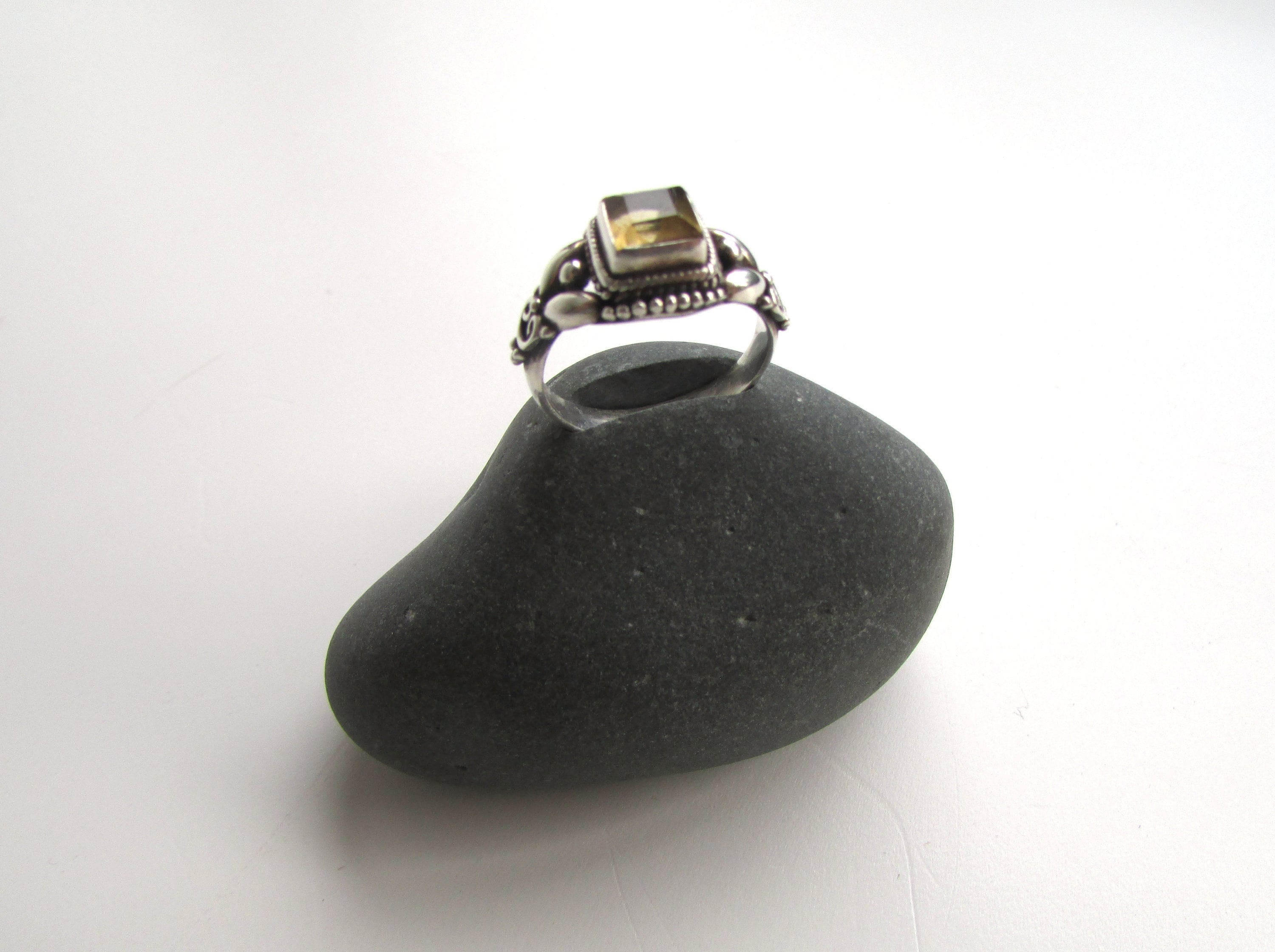 Stone Ring Holder Coastal Ring Display Jewelry Organisation