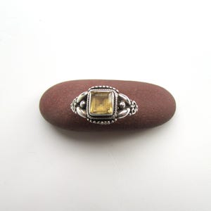 Porte-bague en pierre, Présentoir à bagues côtières, Rangement pour bijoux, Support pour bague, Art avec galets de plage, Décoration en pierre, Présentoir à bijoux de style plage image 7