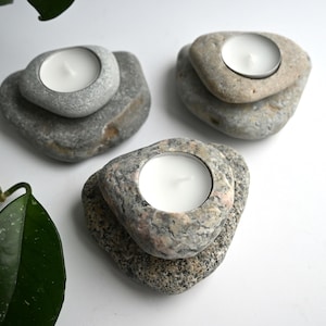 3 stenen theelichthouders, theelichthouders kust, kandelaar steen, strand kiezel kunst decor, organisch ontwerp, cadeau strandthema