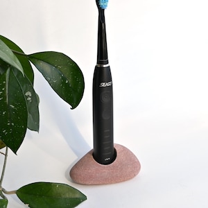 Porte brosse à dents en pierre, support de brosse à dents électrique, décoration de salle de bain côtière, rangement de salle de bain en pierre, art de galets de plage, salle de bain design