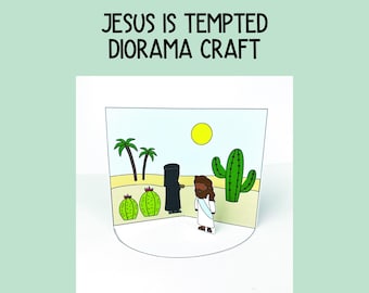 Op de afbeelding: Een diorama-knutselwerk dat de beproeving van Jezus uitbeeldt. De scène bevat een figuur van Jezus, een lange zwarte figuur, cactussen, palmbomen en een gele zon. De tekst "JESUS IS TEMPTED DIORAMA CRAFT" staat bovenaan.