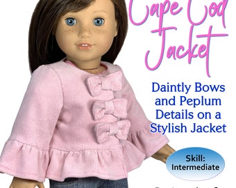 Puede incluir: Un patrón de costura PDF para hacer una chaqueta rosa Cape Cod para muñecas de 46 cm. El patrón incluye instrucciones para hacer una chaqueta peplum con lazos delicados. El nivel de habilidad es intermedio.