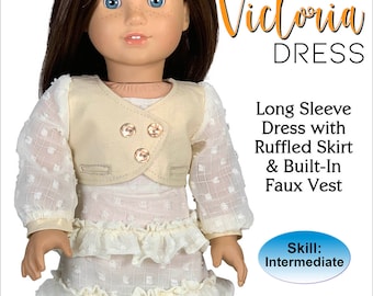 Puede incluir: Un patrón PDF para hacer un vestido Victoria para muñecas de 45,7 cm. El vestido tiene mangas largas, una falda con volantes y un chaleco falso incorporado. El patrón es para un nivel de habilidad intermedio. ©2021 appletotes & co.