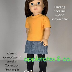 K&ouml;nnte beinhalten: Eine Puppe tr&auml;gt ein gelbes T-Shirt mit kurzen &Auml;rmeln, einen Jeansrock, schwarze Strumpfhosen und gelbe und schwarze Turnschuhe. Die Puppe hat braunes Haar und blaue Augen. Der Text "appletotes & co." ist auf dem Bild zu sehen. Der Text "Classic Compliment: Sneaker Collection Sewing & Embroidery Patterns" ist ebenfalls auf dem Bild zu sehen.