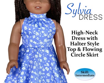 Könnte beinhalten: Eine Puppe trägt ein blaues Kleid mit Blumenmuster, hohem Ausschnitt und Neckholder-Oberteil. Das Kleid hat einen fließenden Kreisausschnitt. Der Text auf dem Bild lautet "Sylvia Dress" und "Passend für 45,7 cm Puppen."