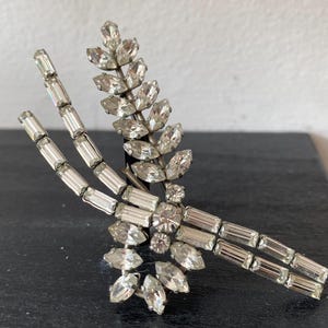 Vintage 1940s Clear Rhinestone and Silvertone Stylised Flower Brooch, Paste Brooch, Vintage Jewellery
