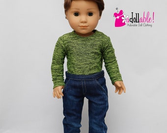 Ropa para muñeco de 45 cm: Camisa de punto verde jaspeado, pantalones vaqueros desgastados.