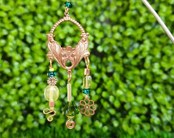 Fairy Wind Chime, Green & Gold with Vintage Jewelry Piece - Fairy Garden Accessory WC-152