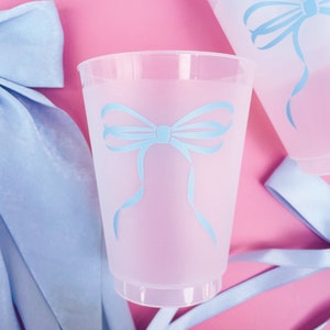 Bicchieri di plastica smerigliati Blue Bow 6 pz / Bicchieri Blue Bow Baby Shower / Bicchieri Bow First Birthday / Bicchieri Bow Bachelorette / Bicchieri Bow Bridal Shower / Bicchieri Bow Party