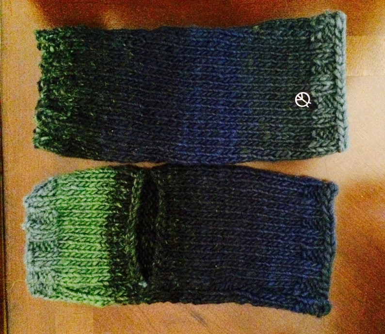 Yoga Socks w Peace Charm Sea Green image 1